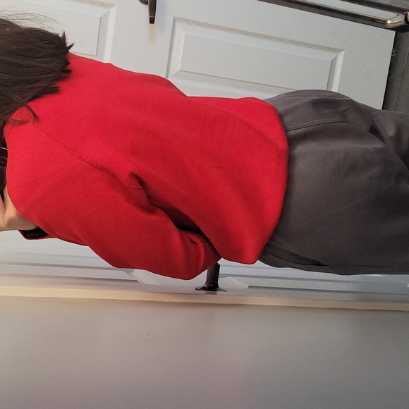 University of Hawaii Red Crewneck - Picture 2 of 4